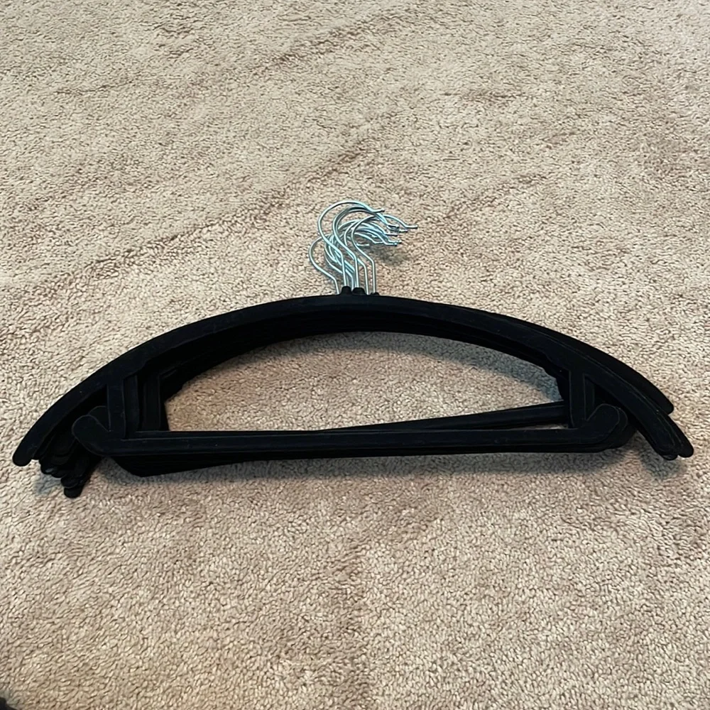 Velvet no slip hangers